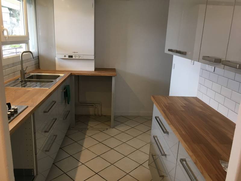 A louer, appartement F4 en triplex, situé en centre ville de Caudebec en Caux