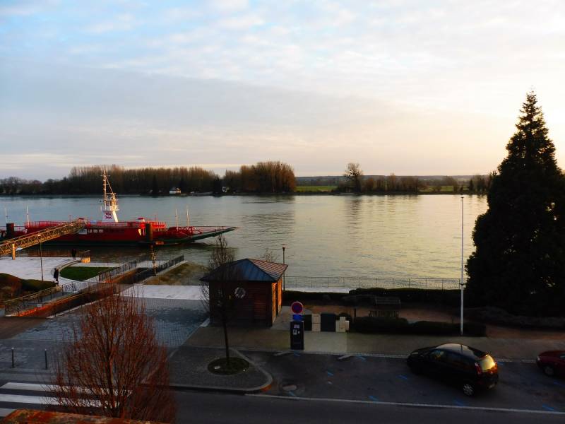 A louer à Caudebec en Caux - Sur les quais - Pleine vue Seine - Appartement F2 : 64m² hab.